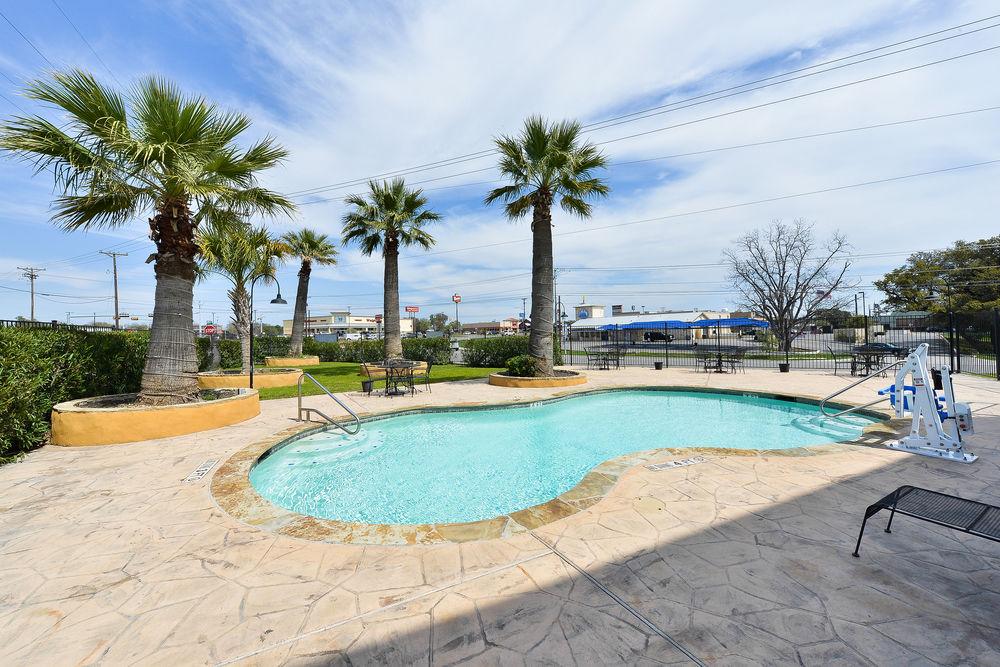 Microtel & By Wyndham I-35 Hotel 3*