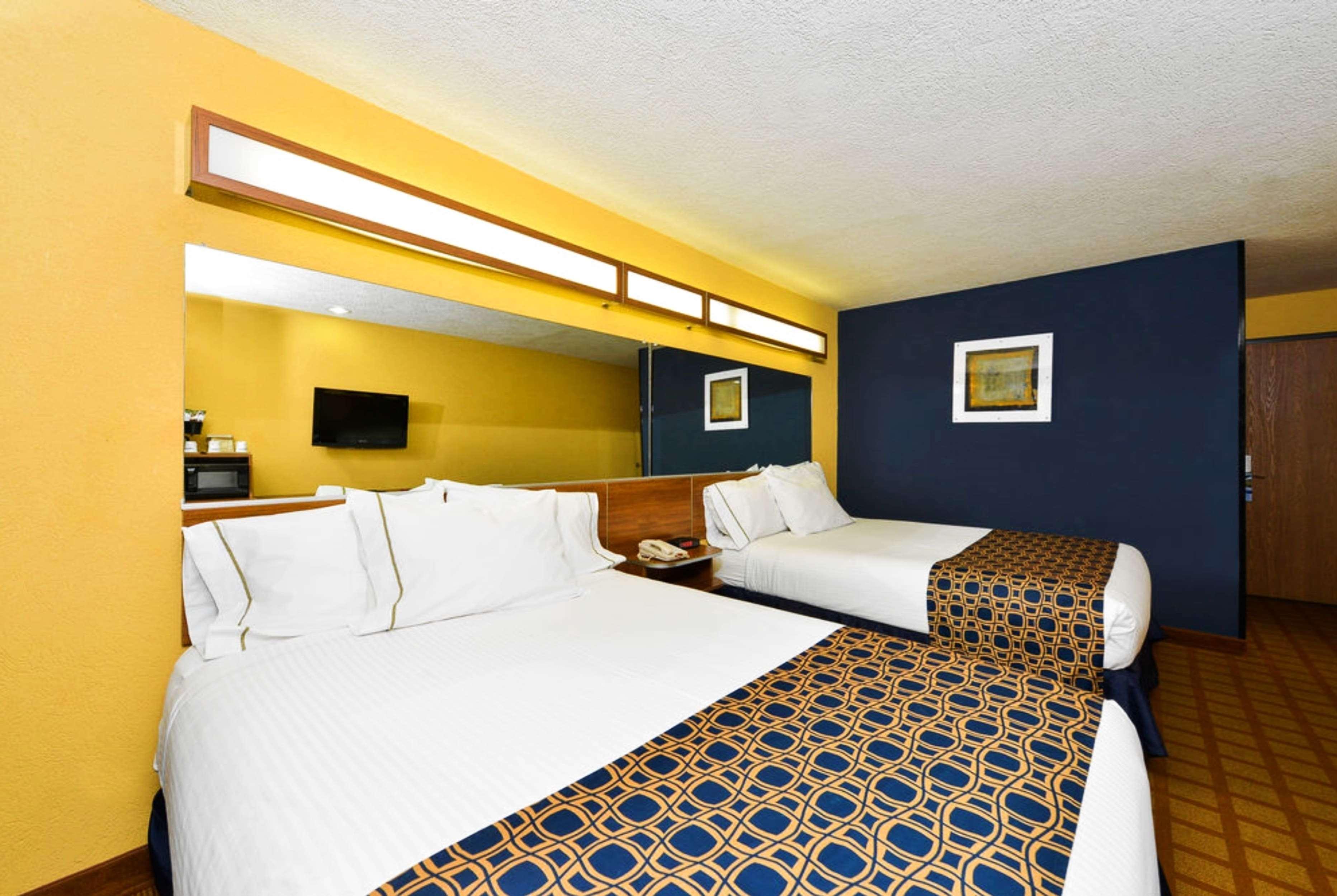 Microtel & By Wyndham I-35 3*