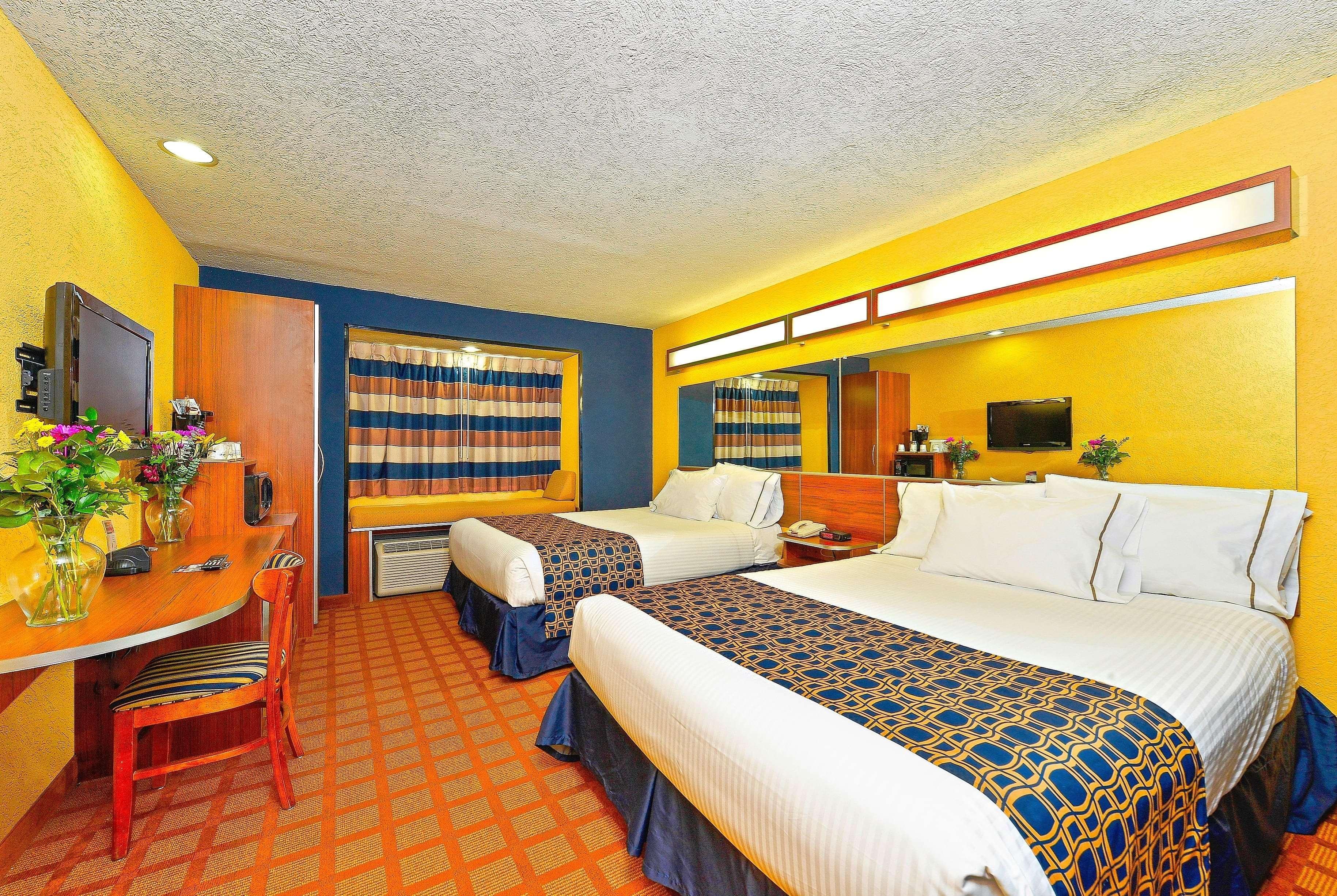 Hotel Microtel & By Wyndham I-35 3*