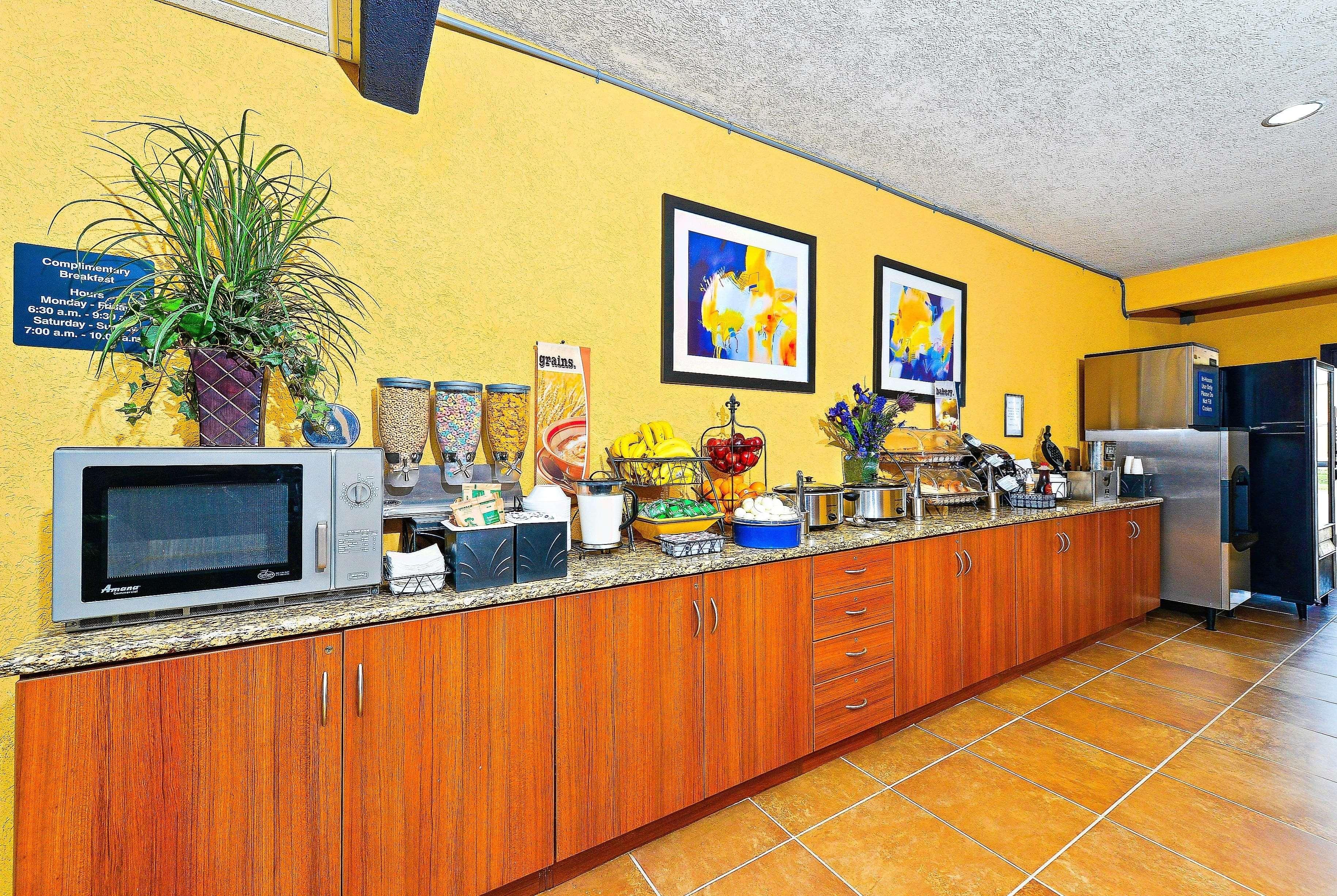 Microtel & By Wyndham I-35 Hotel